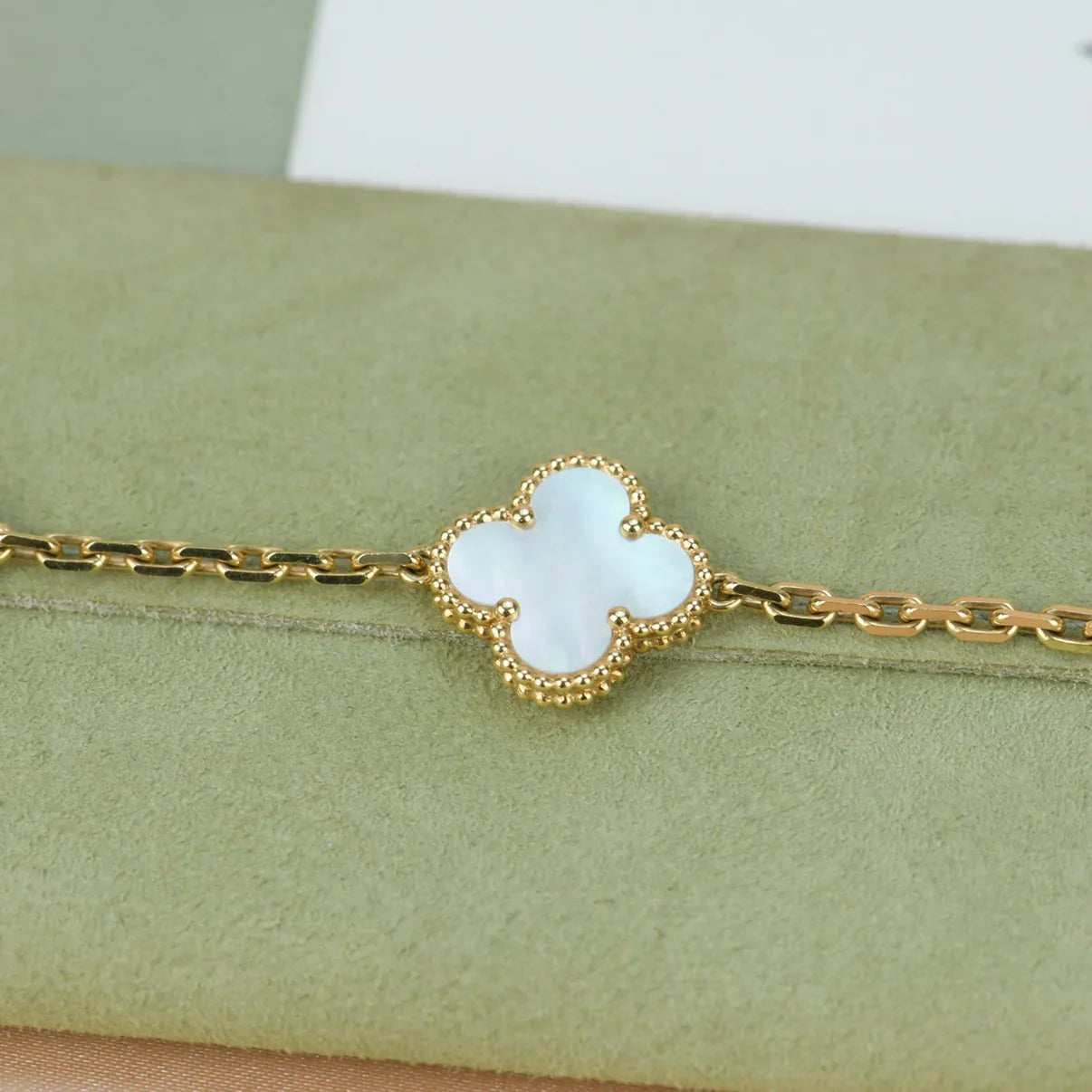 [Lumi Jewels]CLOVER WHITE PEARL MOP 5 MOTIF BRACELET COLLECTION