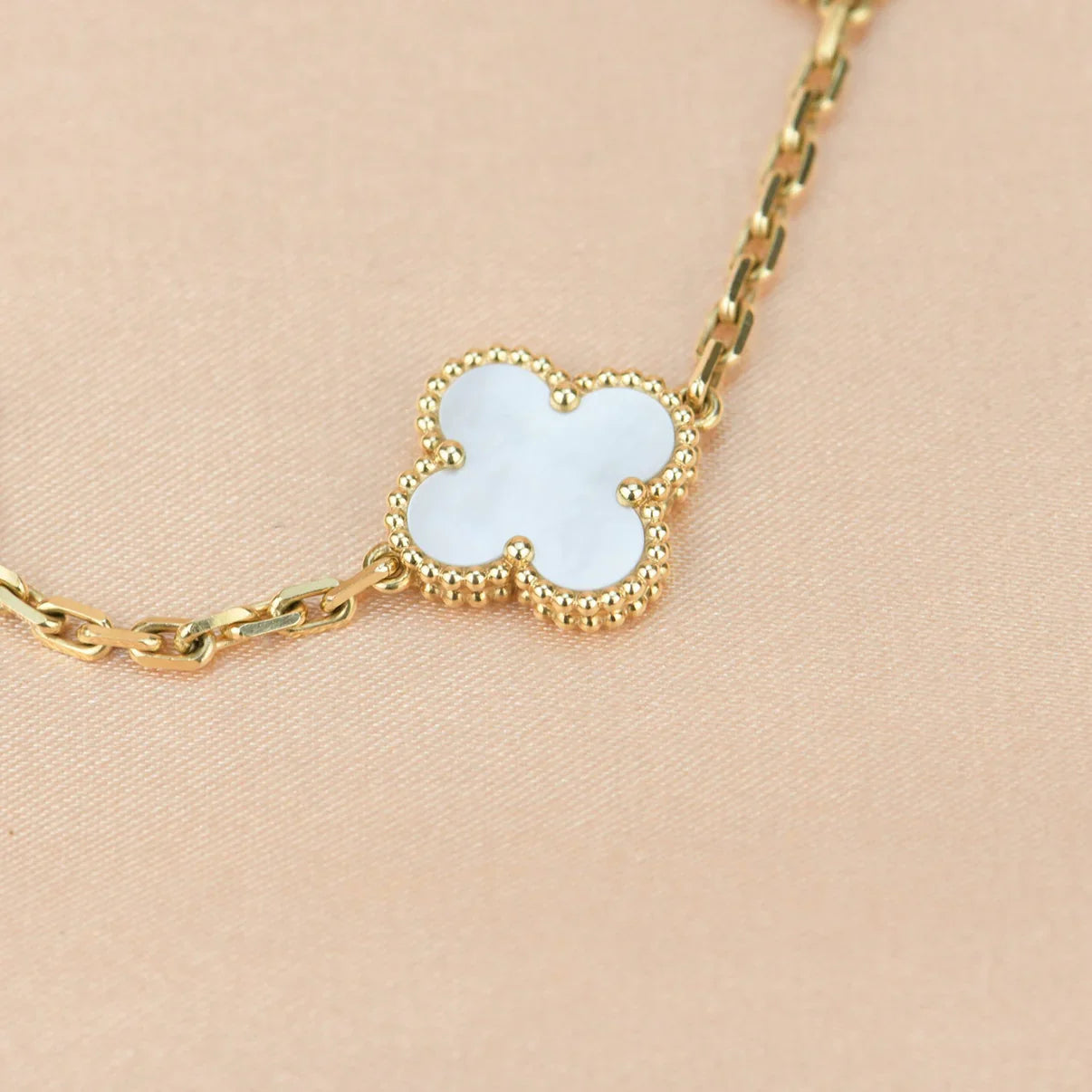 [Lumi Jewels]CLOVER WHITE PEARL MOP 5 MOTIF BRACELET COLLECTION