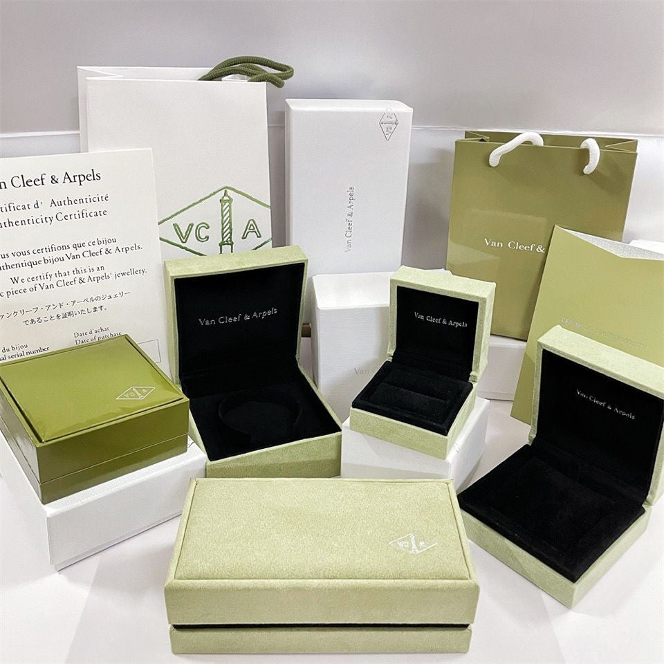 [Lumi Jewels]VA CLOVER BRACELET NECKLACE RING BOX GIFT BAG