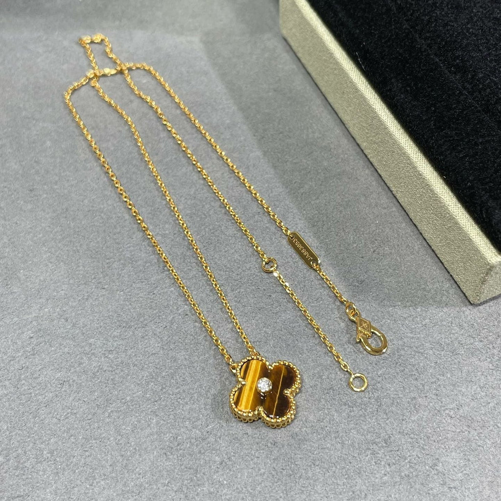 [Lumi Jewels]CLOVER 15MM DIAMOND AND YELLOW TIGER'S EYE AGATE necklace