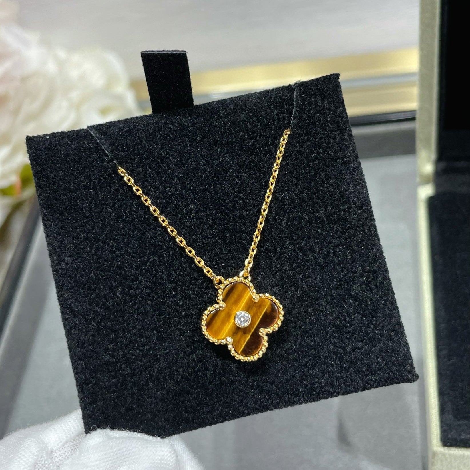 [Lumi Jewels]CLOVER 15MM DIAMOND AND YELLOW TIGER'S EYE AGATE necklace