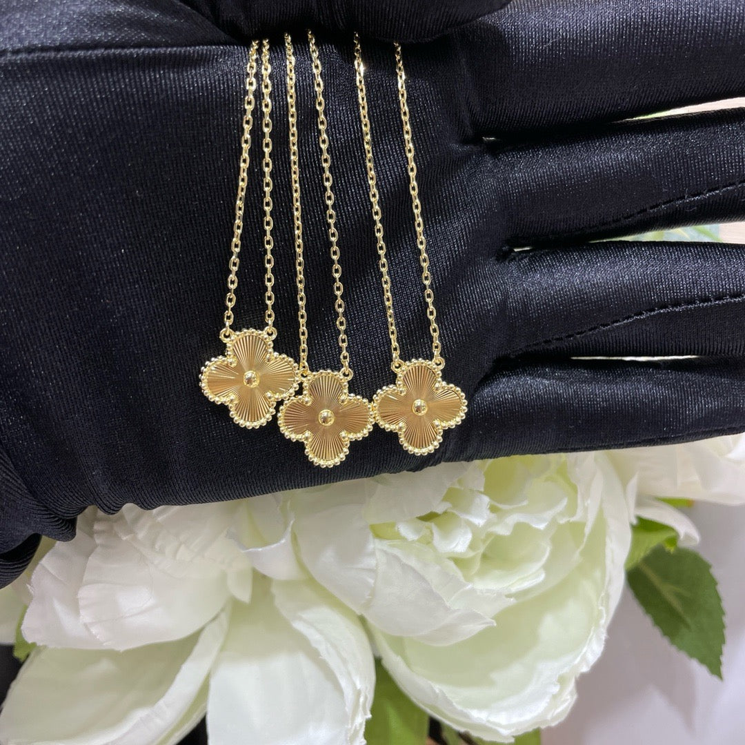 [Lumi Jewels]CLOVER 15MM LASER NECKLACE