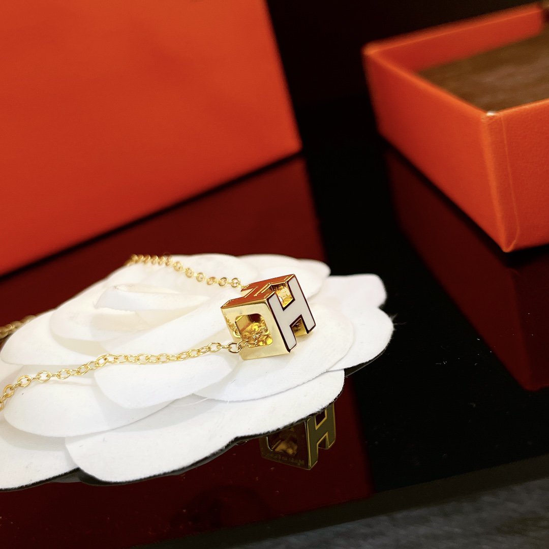 [Lumi Jewels]H WHITE SQUARE GOLD NECKLACE