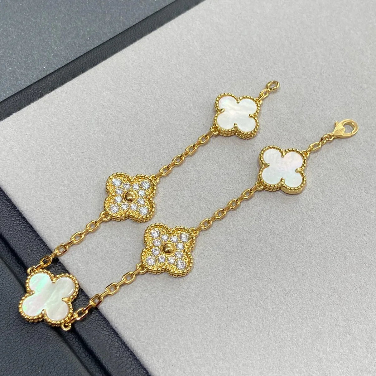 [Lumi Jewels]CLOVER WHITE PEARL MOP 5 MOTIF BRACELET COLLECTION