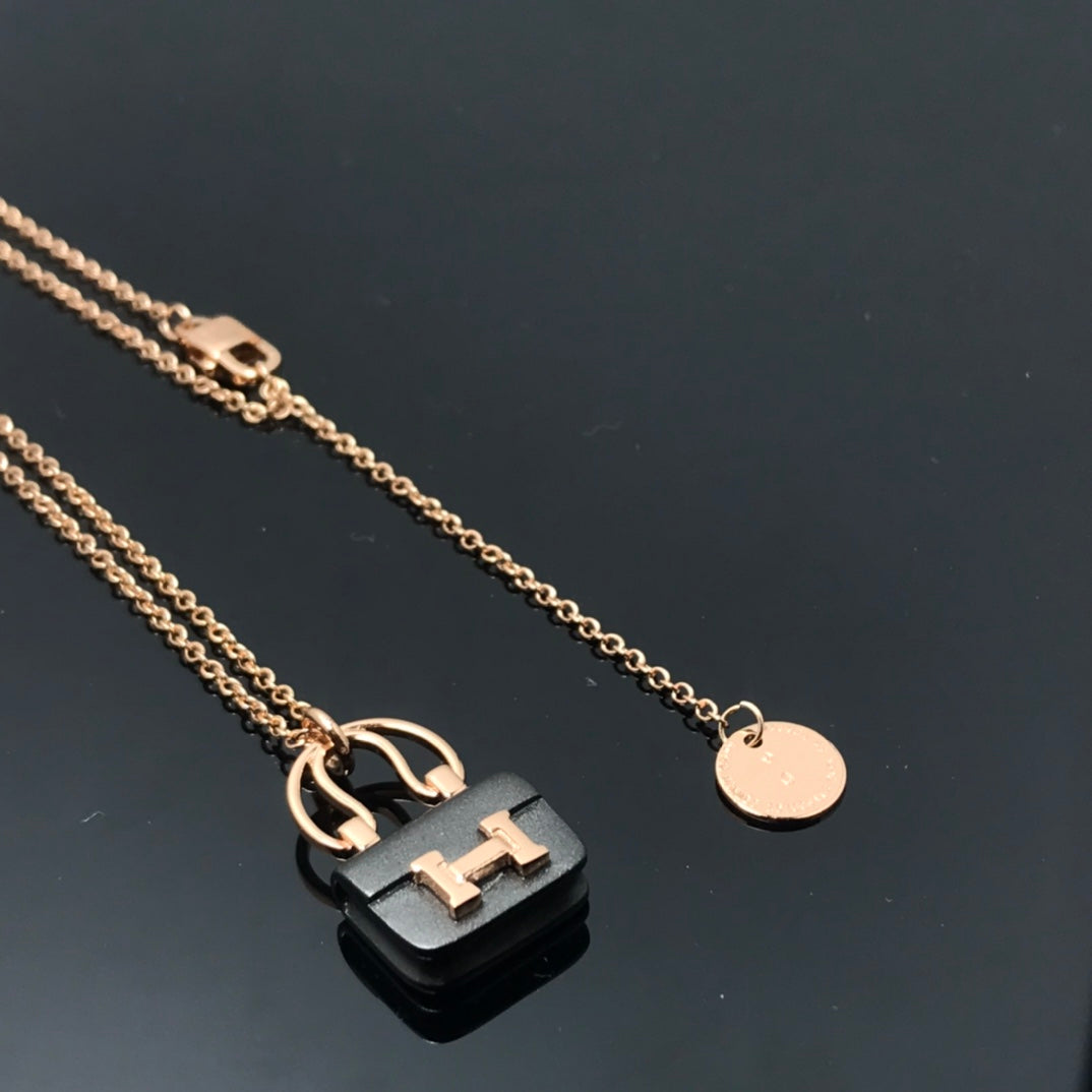 [Lumi Jewels]WOMEN'S HM AMULETTES CONSTANCE PENDANT NECKLACE