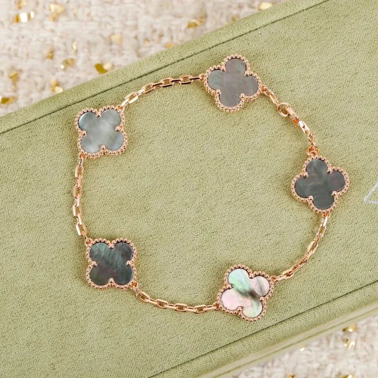 [Lumi Jewels] CLOVER 5 MOTIF GRAY MOP BRACELET COLLECTION