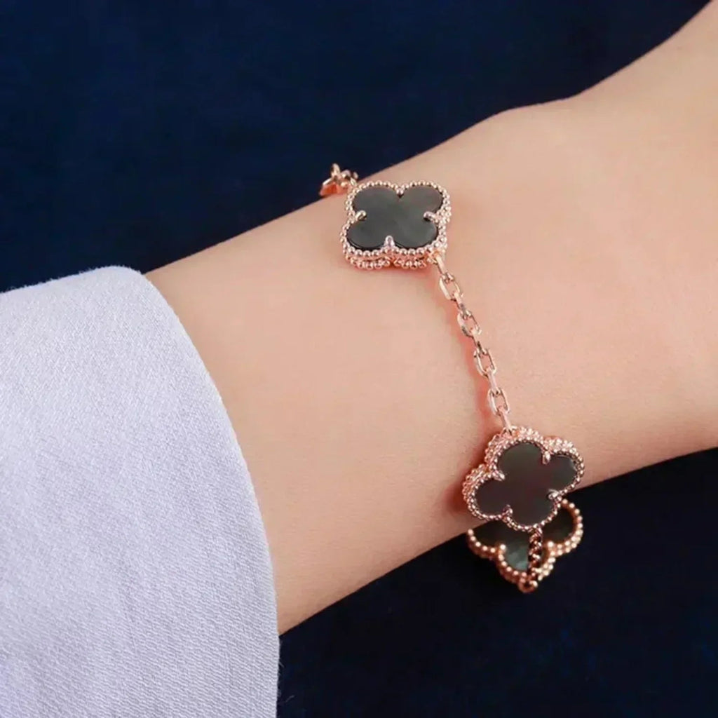 [Lumi Jewels] CLOVER 5 MOTIF GRAY MOP BRACELET COLLECTION
