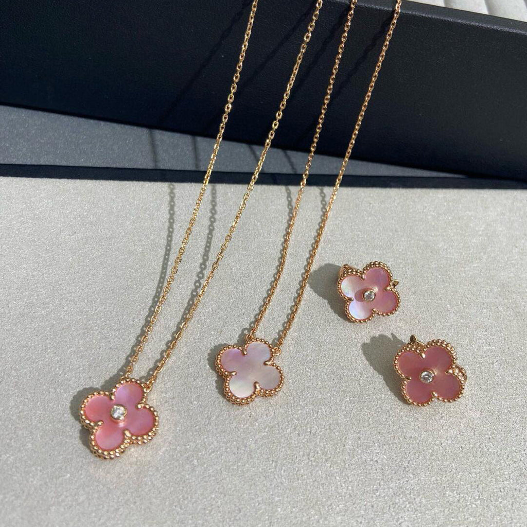[Lumi Jewels]CLOVER 15MM DIAMOND PINK MOP NECKLACE