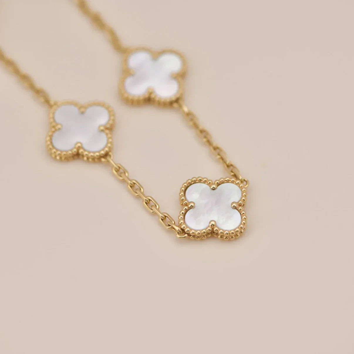 [Lumi Jewels]CLOVER WHITE PEARL MOP 5 MOTIF BRACELET COLLECTION