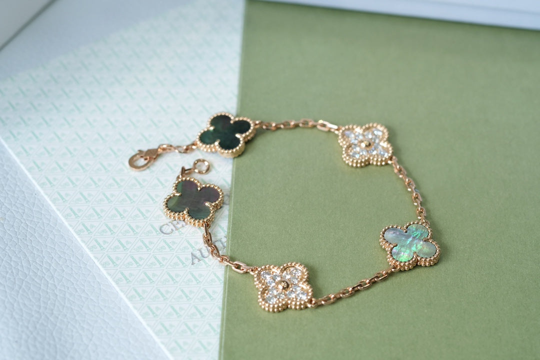 [Lumi Jewels] CLOVER 5 MOTIF GRAY MOP BRACELET COLLECTION
