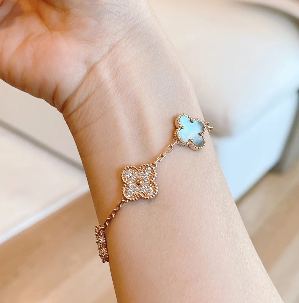 [Lumi Jewels] CLOVER 5 MOTIF GRAY MOP BRACELET COLLECTION