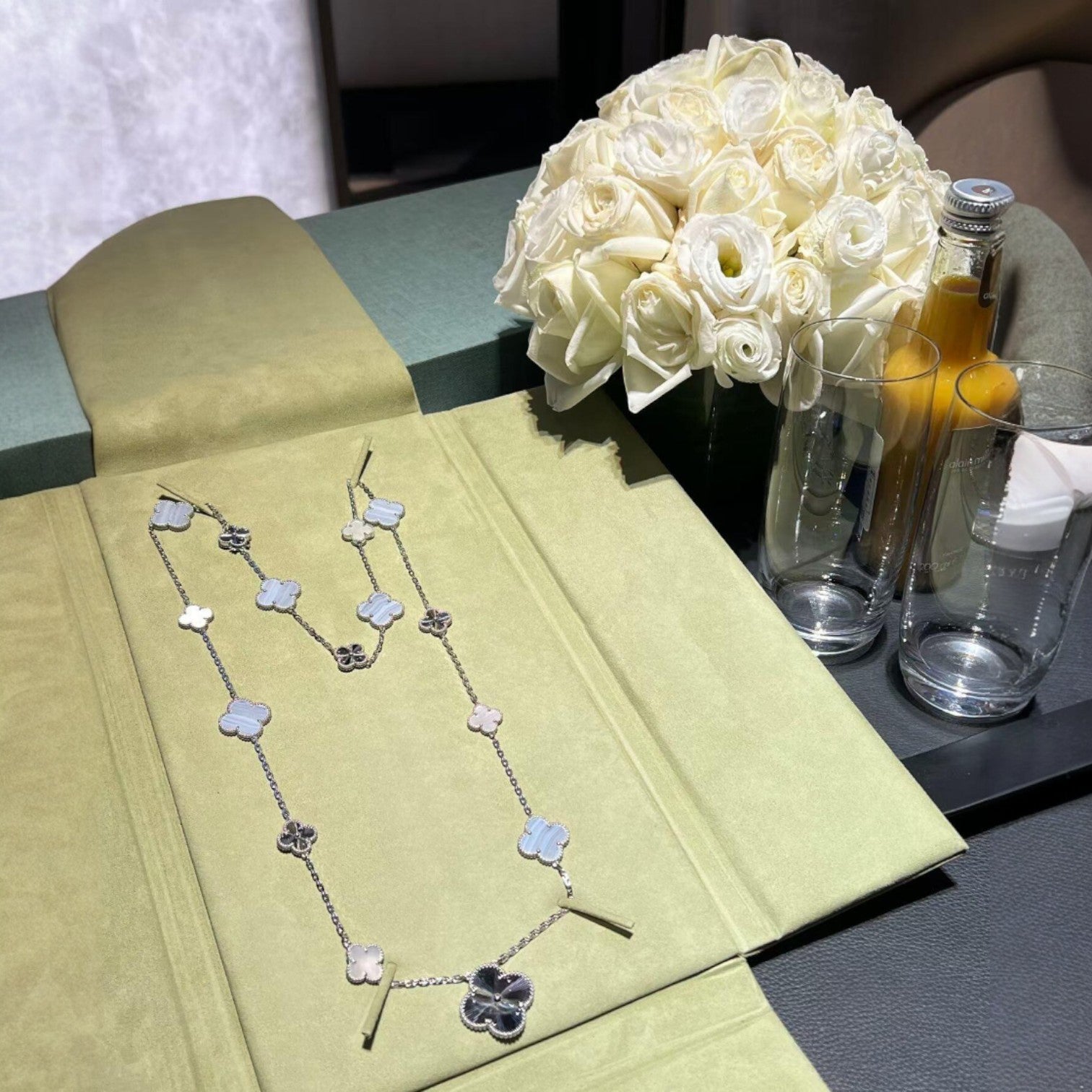 [Lumi Jewels]DETACHABLE CLOVER 15(11+4) FLOWER SILVER NECKLACE SET