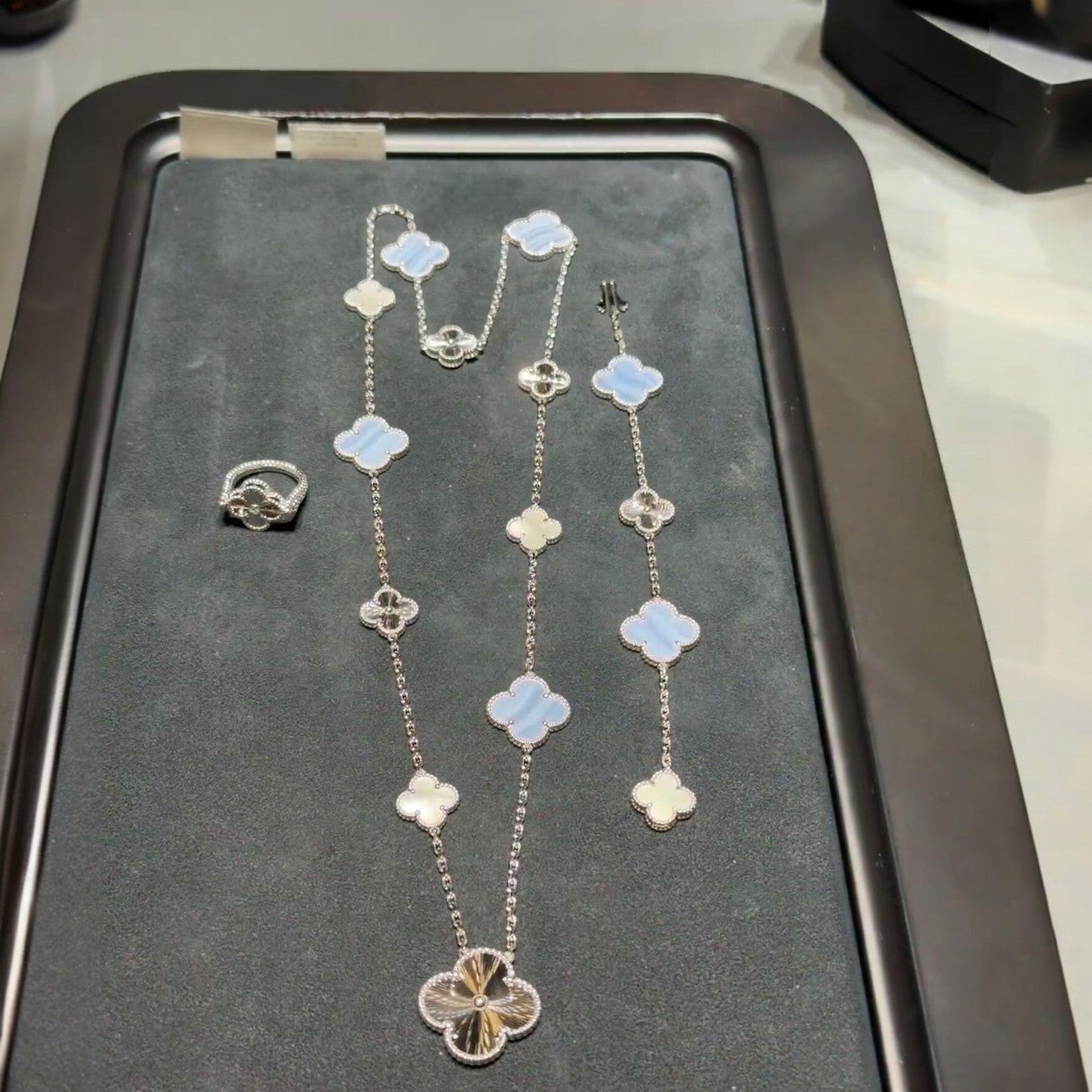 [Lumi Jewels]DETACHABLE CLOVER 15(11+4) FLOWER SILVER NECKLACE SET
