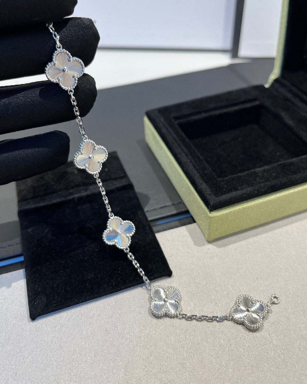 [Lumi Jewels] CLOVER 5 MOTIF LASER BRACELET COLLECTION