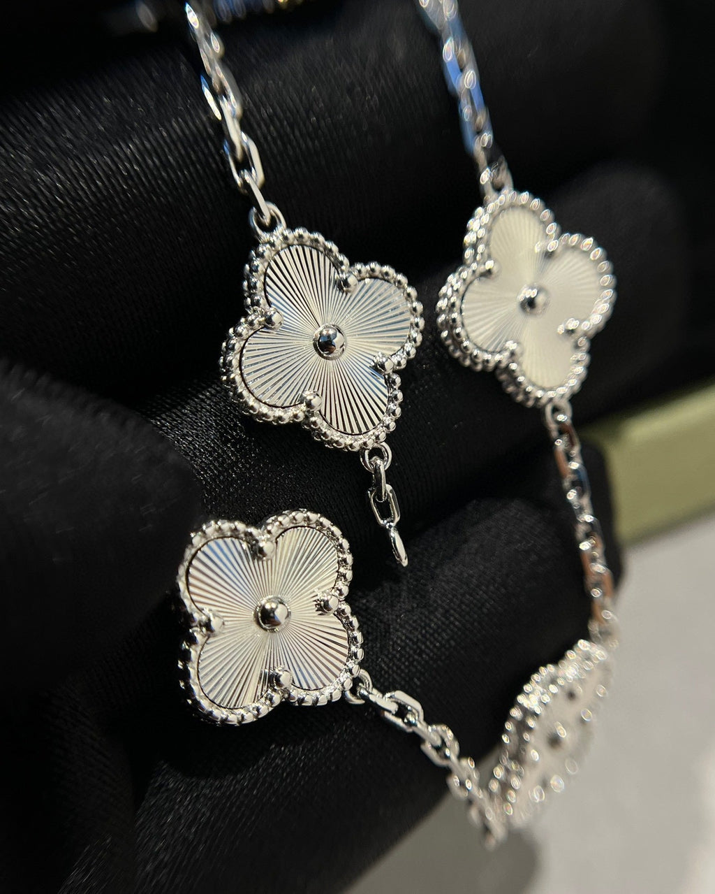 [Lumi Jewels] CLOVER 5 MOTIF LASER BRACELET COLLECTION