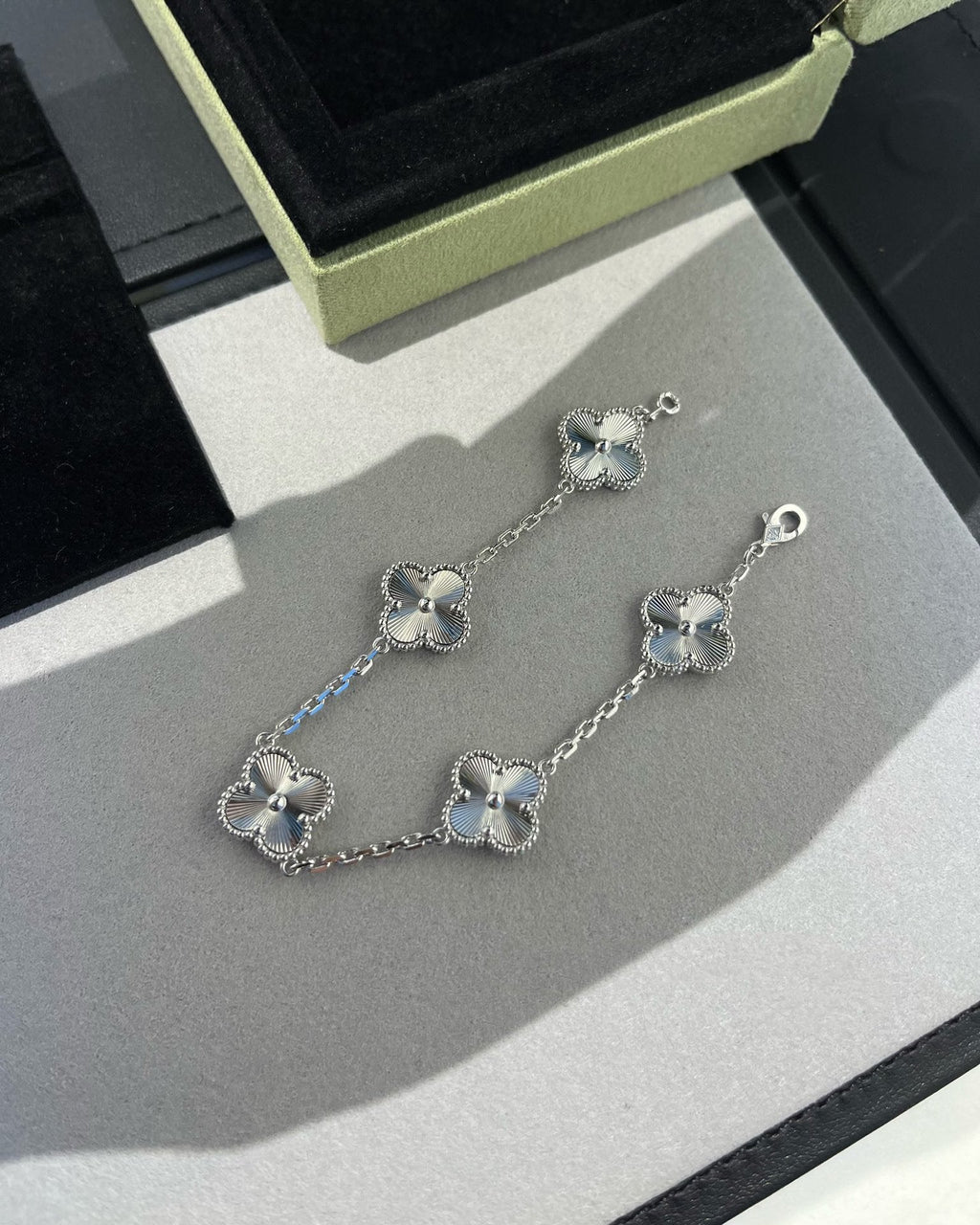 [Lumi Jewels] CLOVER 5 MOTIF LASER BRACELET COLLECTION
